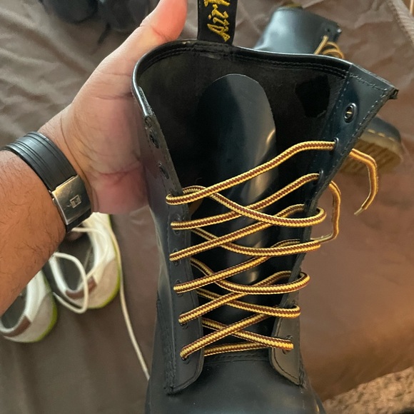 Dr martens Bots 10/10 worn 3 times Not my style got it as s gift. - Picture 4 of 7